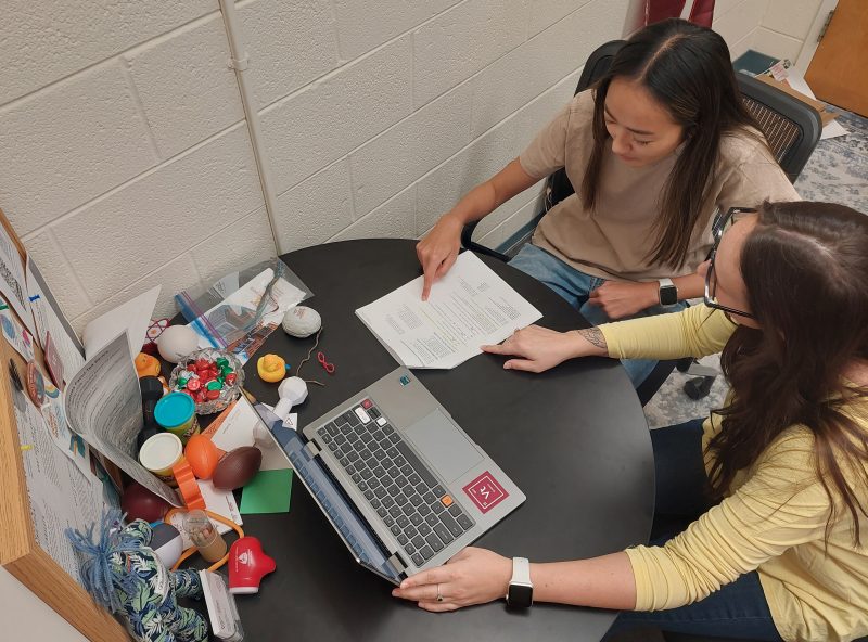 Academic Advising student meet with an advisor